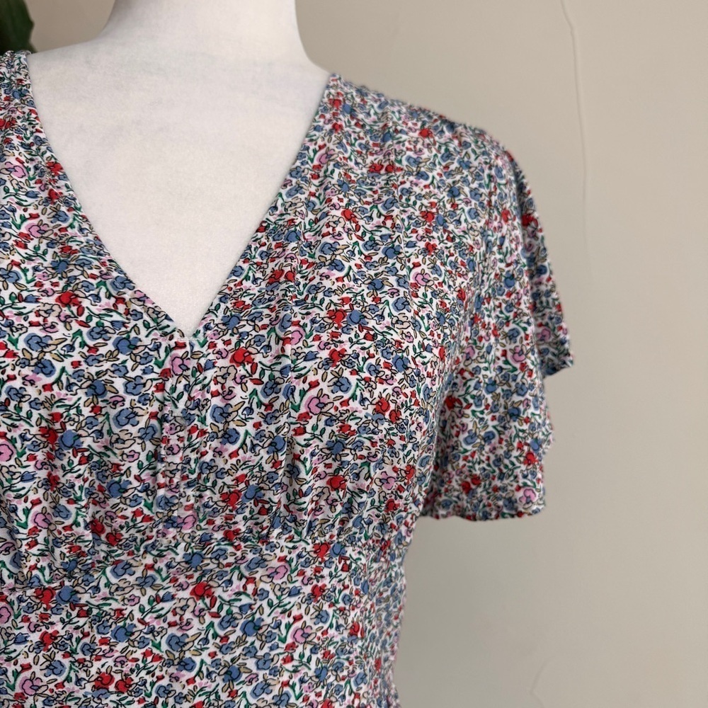 LOFT Short Sleeve V Neck Multicolor Floral Fit Flare Womens Size 2 Pockets - Picture 4 of 15